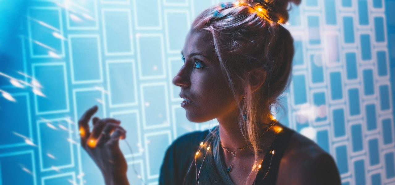 dziewczyna i technologia